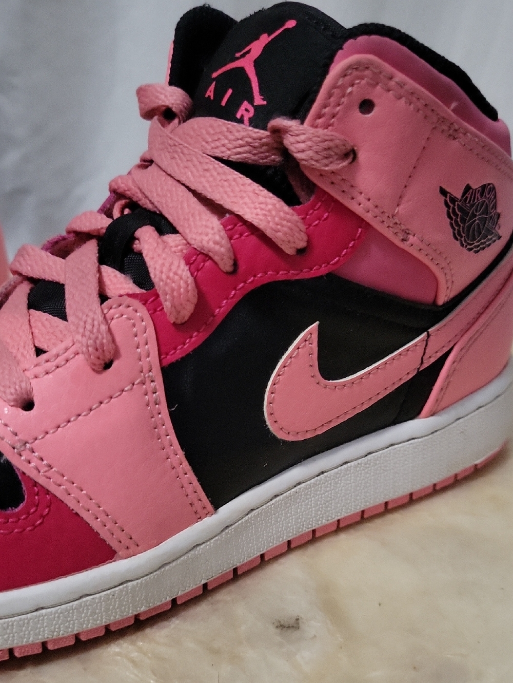 Nike Air Jordan 1 Mid size 4Y